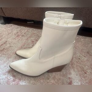 Indigo brand women's ankle boots size 8    (#129)